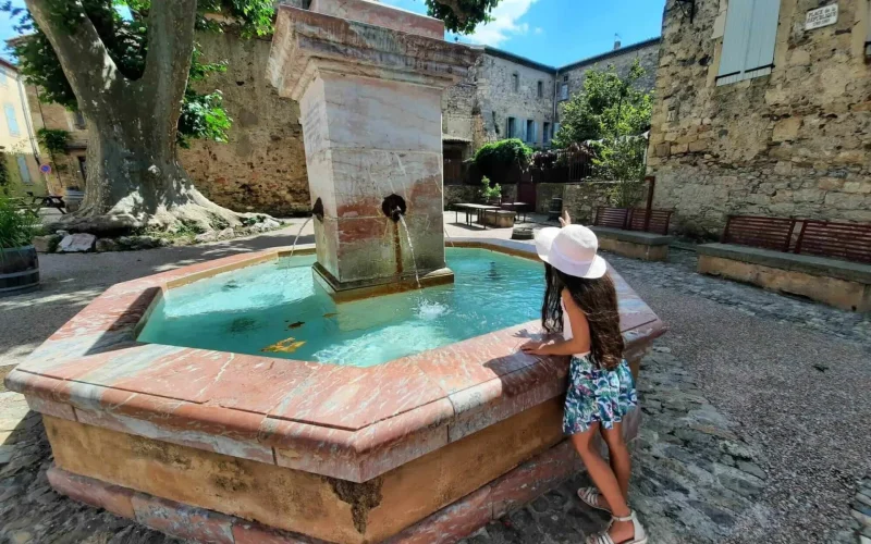 fontaine place de la république Caunes